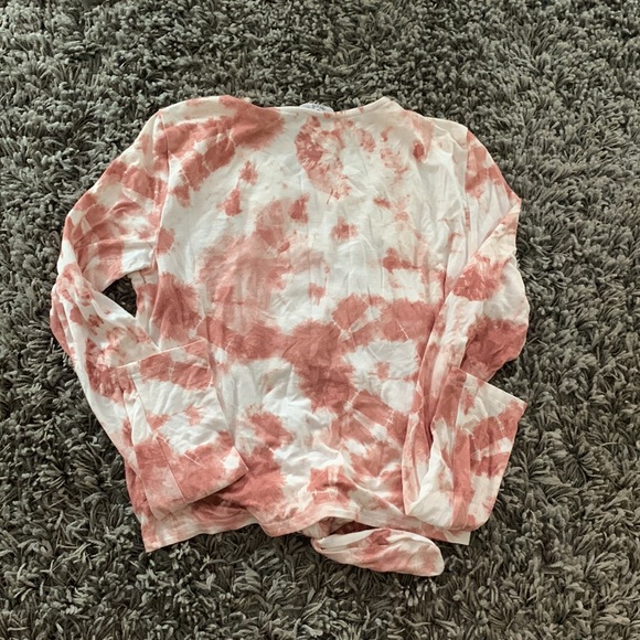 Women’s Ardene Tie Die Long Sleeve Crop Top - Picture 2 of 4